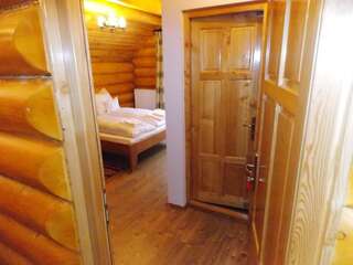 Гостевой дом Pensiunea Izbucul Tauz Gheţari Двухместный номер с 1 кроватью и собственной ванной комнатой-30